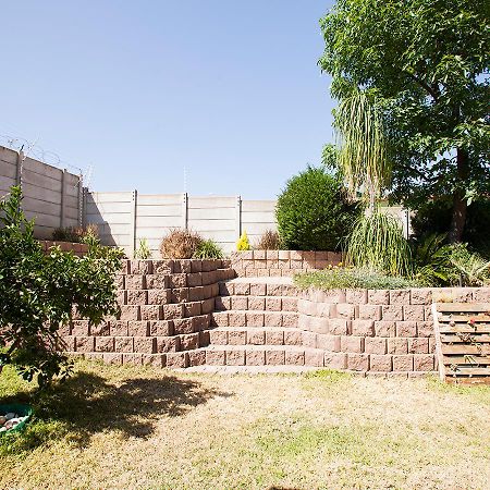 Rnb'S Studio Apartment Windhoek Exterior photo