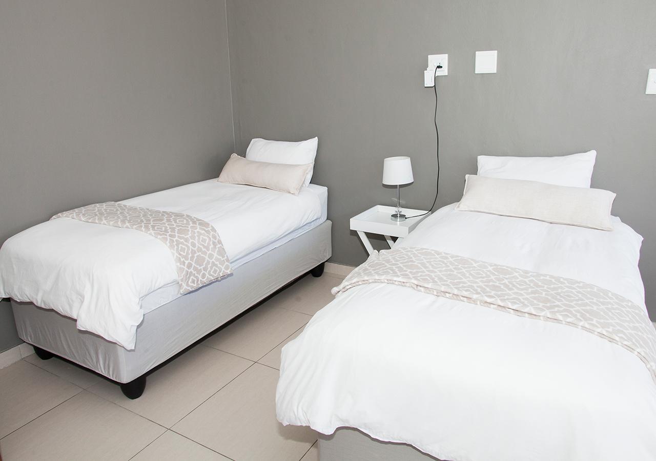 Rnb'S Studio Apartment Windhoek Exterior photo