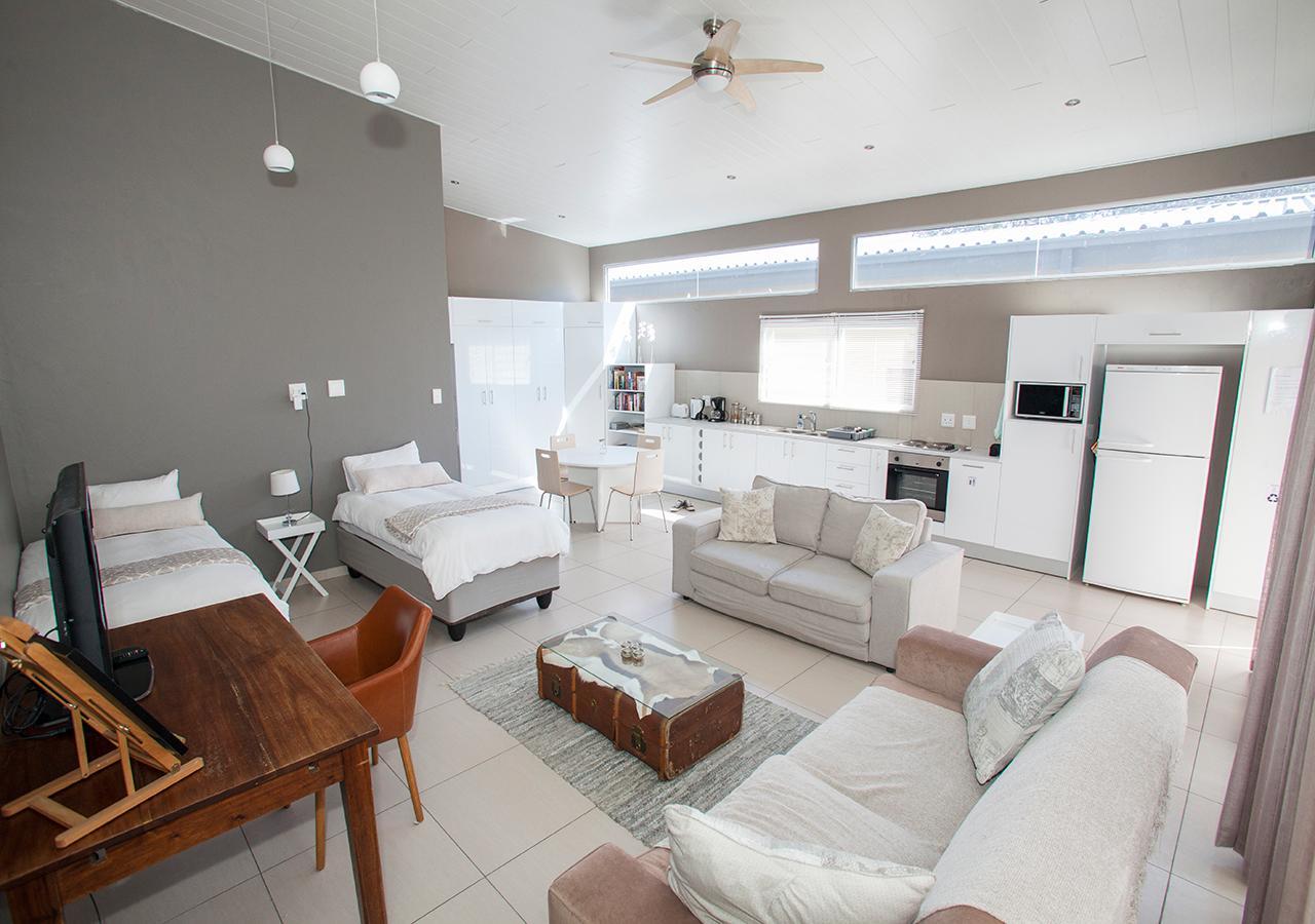 Rnb'S Studio Apartment Windhoek Exterior photo