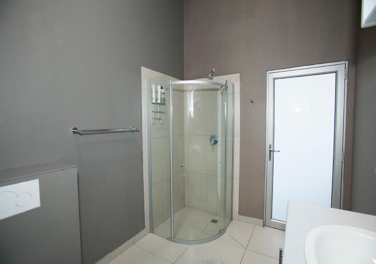 Rnb'S Studio Apartment Windhoek Exterior photo