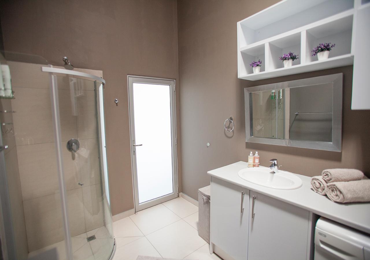 Rnb'S Studio Apartment Windhoek Exterior photo