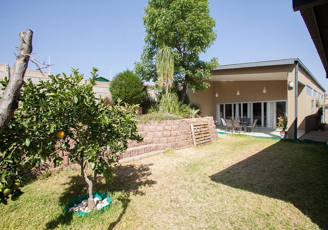 Rnb'S Studio Apartment Windhoek Exterior photo