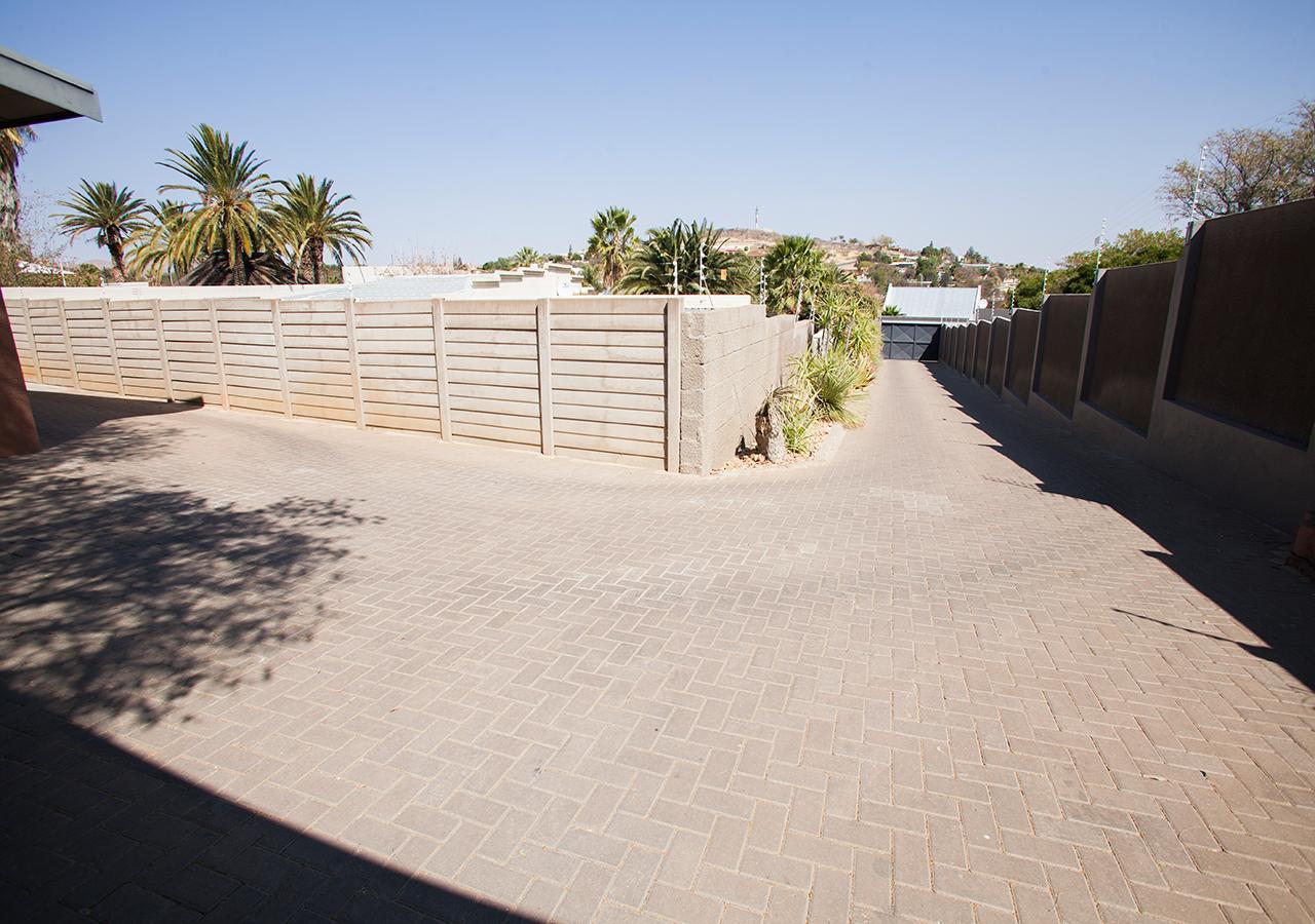 Rnb'S Studio Apartment Windhoek Exterior photo