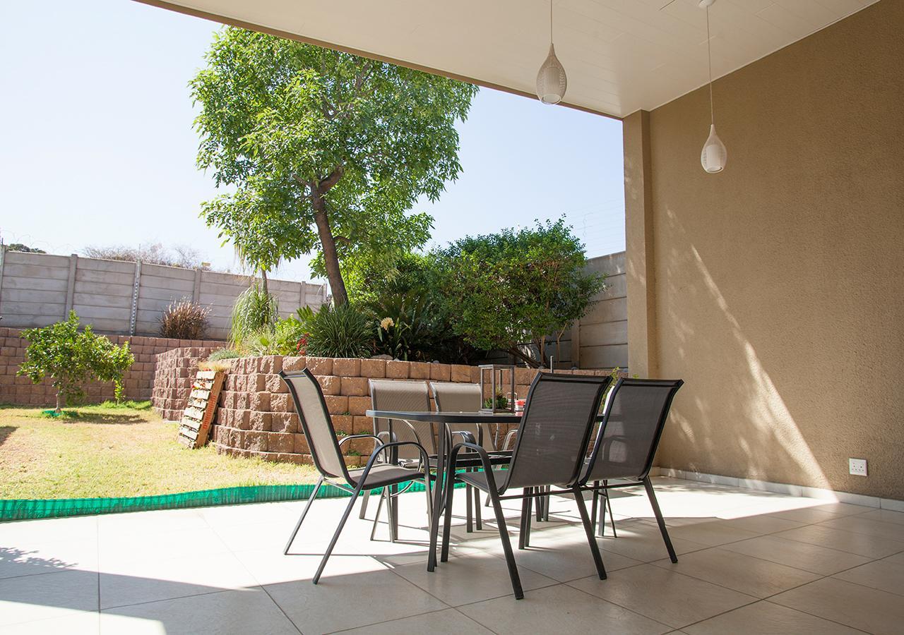 Rnb'S Studio Apartment Windhoek Exterior photo