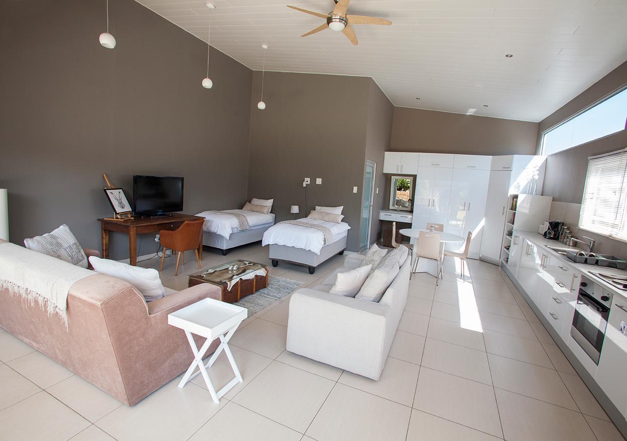 Rnb'S Studio Apartment Windhoek Exterior photo
