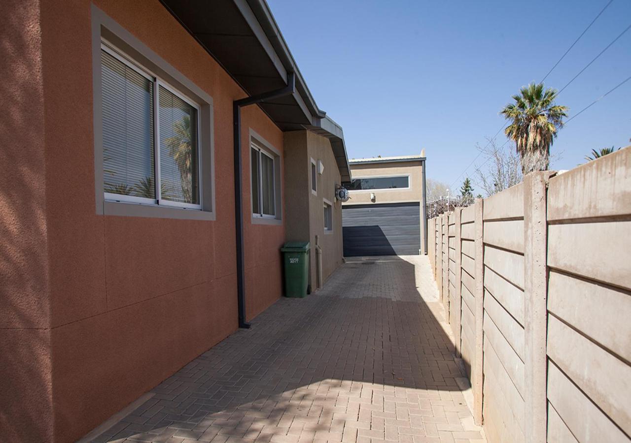 Rnb'S Studio Apartment Windhoek Exterior photo